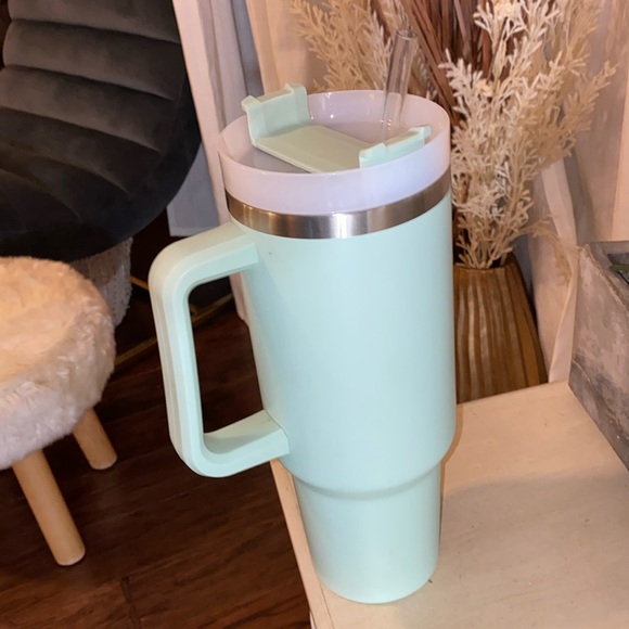 40oz tumbler insulated drink cup with handle mint green with top & clear straw - Picture 4 of 10